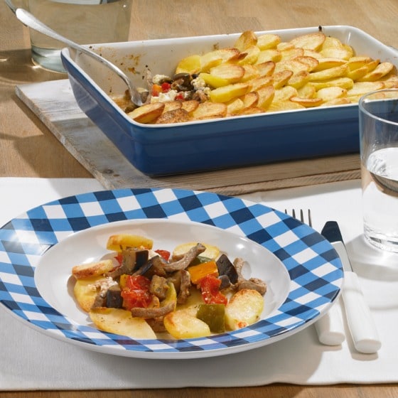 Kleurige ovenratatouille met vleesreepjes