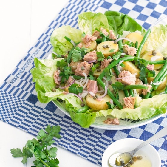 Aardappel-tonijnsalade met kappertjesdressing