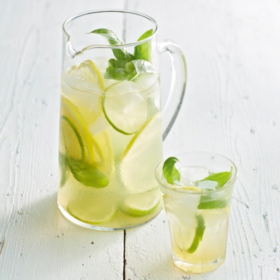 Wijncocktail met basilicum