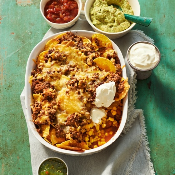 Gegratineerde nachoschotel met gehakt