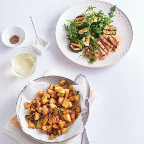 Gegrild filetlapje met rozemarijnblokjes en salade