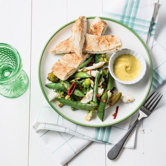 Tilapiafilet met groene groenten, naanbrood en mosterd Jumbo