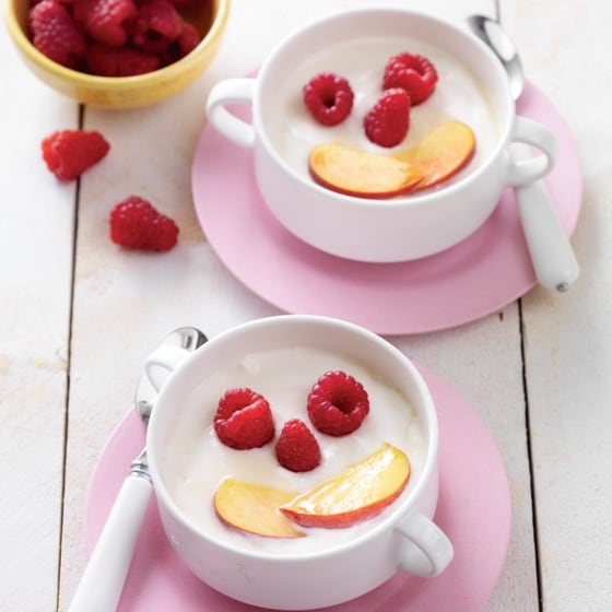 Volle kwark met perzik en frambozen