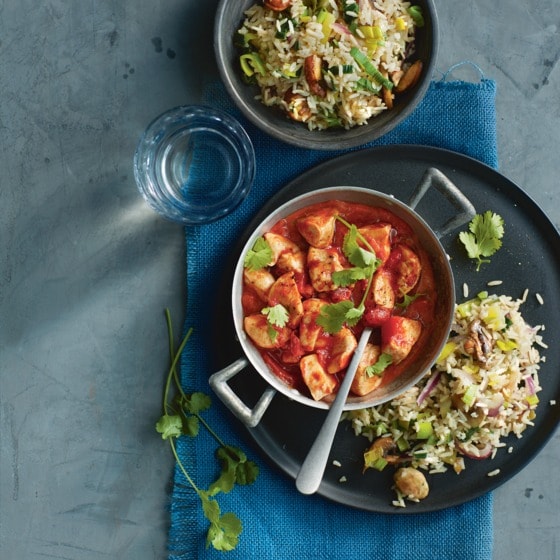 Snelle kip in tomatenkoriandersaus
