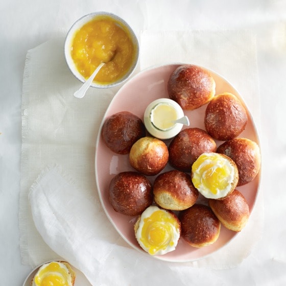 Kwarkbolletjes met clotted cream en lemoncurd