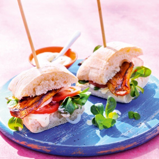 Ciabatta met smokey speklap en limoenmayo