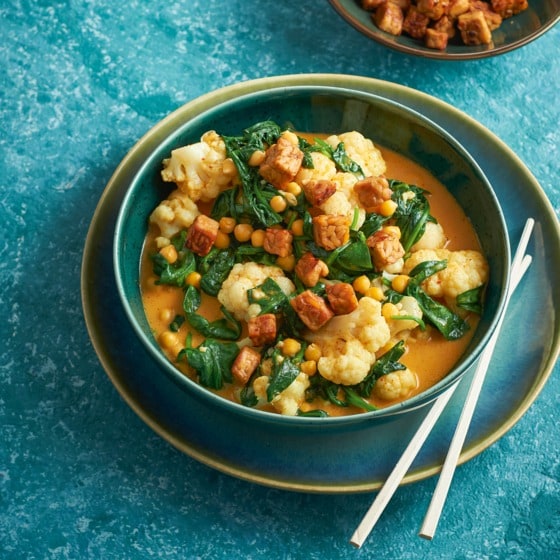 Thaise gele curry met bloemkool en spinazie