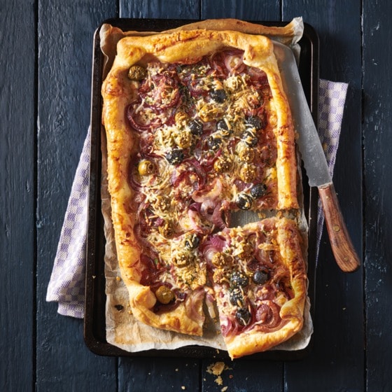 Rode-uientaart met geitenkaas