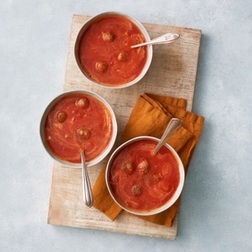 Tomatensoep met vegaballetjes