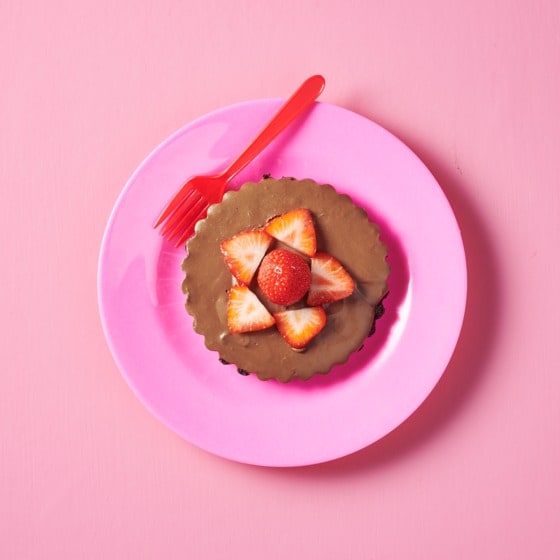 Mini-chocoladecheesecakes met aardbeien