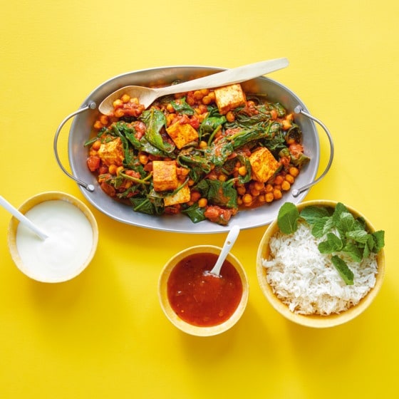 Indiase curry met paneer, kikkererwten en spinazie