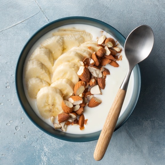 Minst Lol isolatie Yoghurt met banaan en amandelen — Jumbo Supermarkten