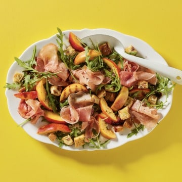 Italiaanse salade met ham en nectarines