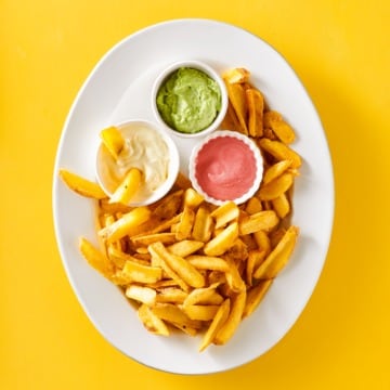 Rustic fries met 3 kleuren dips